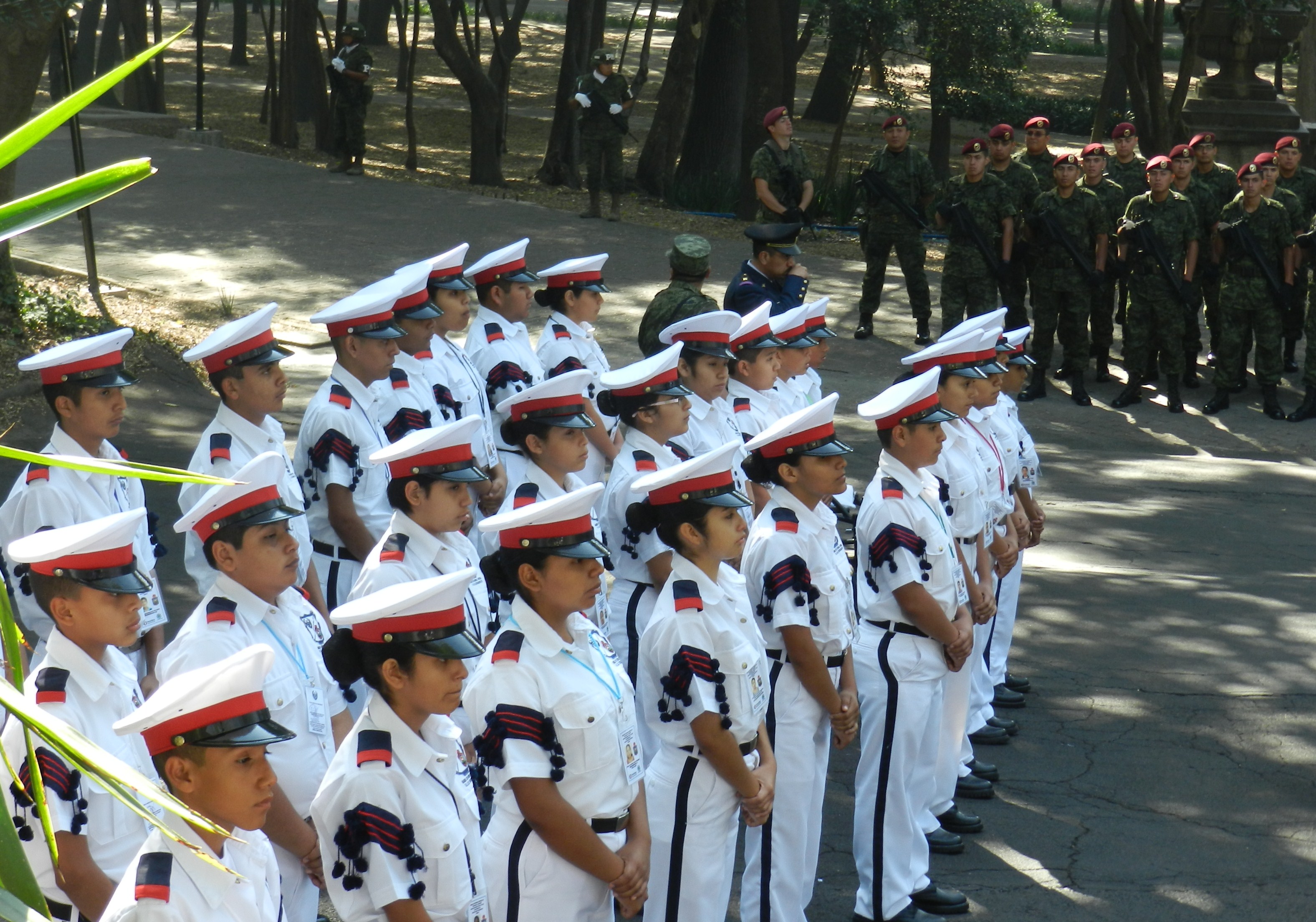 A la Ceremonia asistiot la Banda de Guerra "Escuadrón 201" de la Escuela Secundaria No. 4 de Nuevo laredo, Tamps. invitada por la FAM.