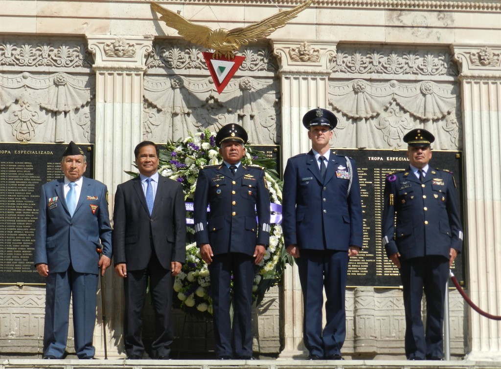 Guardia de Honor de los 5 Pilotos Caidos en cumplimiento de su deber e el Frente del pacifico.