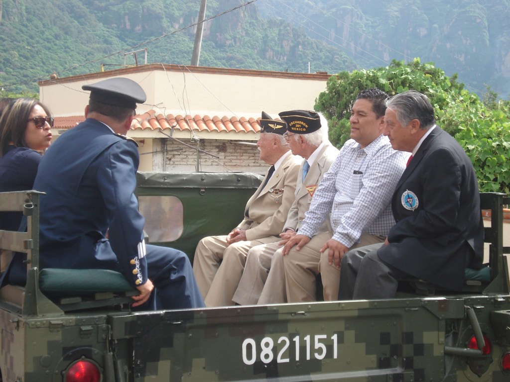 Presidente Municipal de Tepoztlán, Morelos acompañando a los Veteranos de la FAEM.